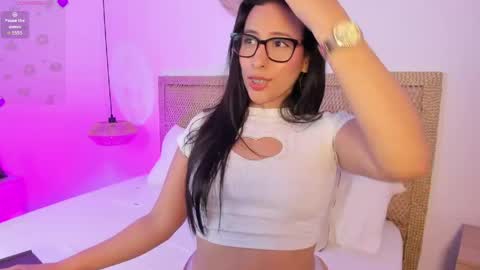 Snapshot of melaniejeann_ chatting on 05.15.26 melaniejeann_ online show from 05.15.26