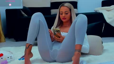 Snapshot of melanielexxx chatting on 01.06.25 OF melanielexxx online show from 01.06.25