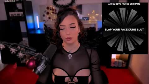 Snapshot of melanielipps chatting on 12.22.25 Melanie online show from 12.22.25