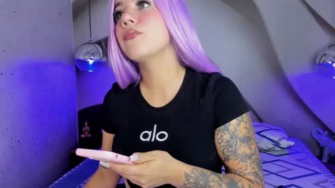 Snapshot of melanieroux chatting on 01.22.25 Melanie Roux online show from 01.22.25