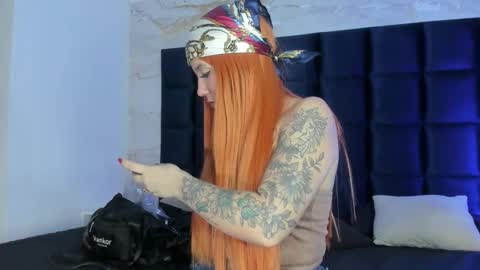 Snapshot of melanieroux chatting on 09.18.25 Melanie Roux online show from 09.18.25