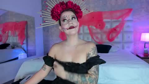 Snapshot of melanieroux chatting on 10.05.25 Melanie Roux online show from 10.05.25