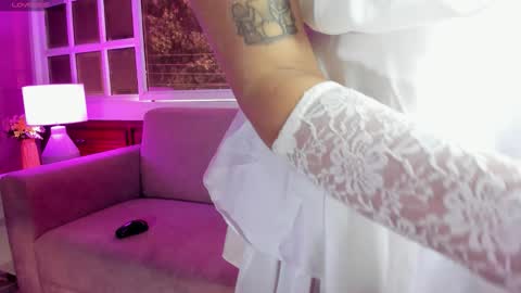 Snapshot of melanieroux chatting on 10.06.25 Melanie Roux online show from 10.06.25