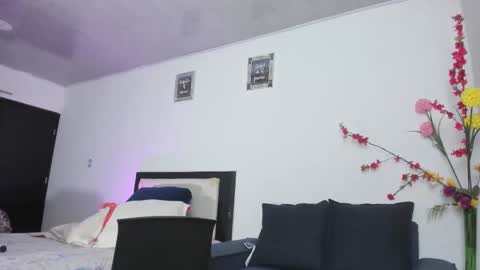 Snapshot of melaniie_roussel chatting on 12.03.25 melaniie_roussel online show from 12.03.25