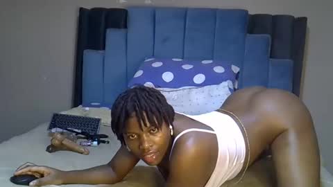 Snapshot of melanin_moon chatting on 05.14.26 Moon online show from 05.14.26