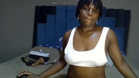 Snapshot of melanin_moon chatting on 05.15.26 Moon online show from 05.15.26