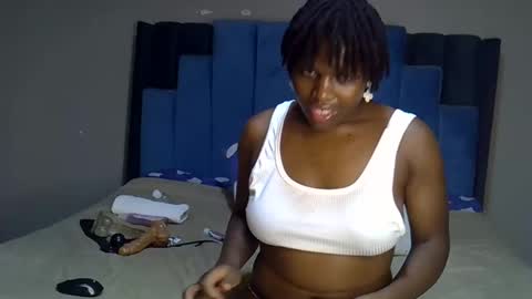 Snapshot of melanin_moon chatting on 05.15.26 Moon online show from 05.15.26