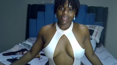 Snapshot of melanin_moon chatting on 05.18.26 Moon online show from 05.18.26