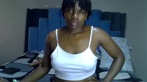 Snapshot of melanin_moon chatting on 06.01.26 Moon online show from 06.01.26