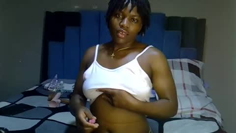 Snapshot of melanin_moon chatting on 06.12.26 Moon online show from 06.12.26