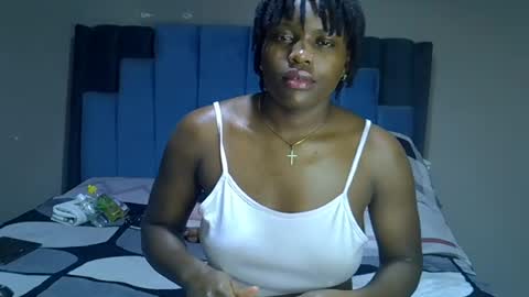Snapshot of melanin_moon chatting on 06.18.26 Moon online show from 06.18.26