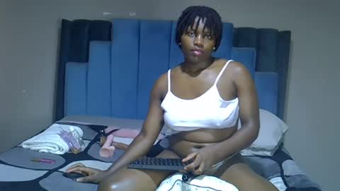 Snapshot of melanin_moon chatting on 06.19.26 Moon online show from 06.19.26
