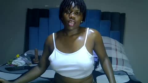 Snapshot of melanin_moon chatting on 06.22.26 Moon online show from 06.22.26