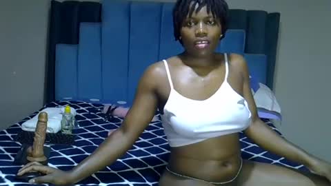 Snapshot of melanin_moon chatting on 07.01.26 Moon online show from 07.01.26