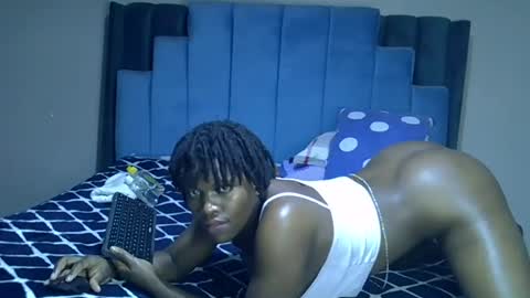 Snapshot of melanin_moon chatting on 07.03.26 Moon online show from 07.03.26