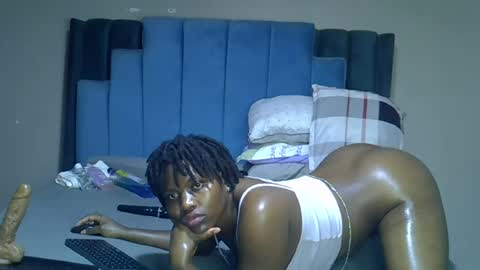 Snapshot of melanin_moon chatting on 07.21.26 Moon online show from 07.21.26
