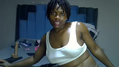 Snapshot of melanin_moon chatting on 07.22.26 Moon online show from 07.22.26