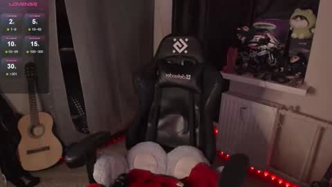 Snapshot of melante_s chatting on 09.19.25 Ash online show from 09.19.25