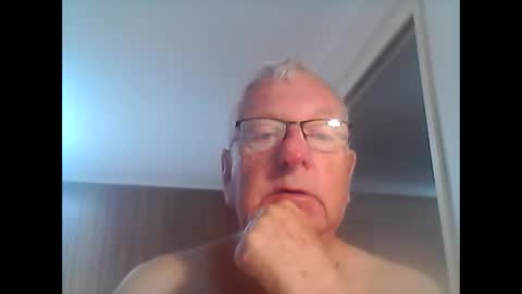 Snapshot of melbourne000 chatting on 02.13.25 melbourne000 online show from 02.13.25