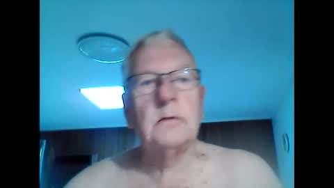 Snapshot of melbourne000 chatting on 11.10.25 melbourne000 online show from 11.10.25