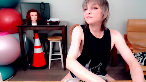 Snapshot of melhoho chatting on 11.07.25 Snow Hobot online show from 11.07.25