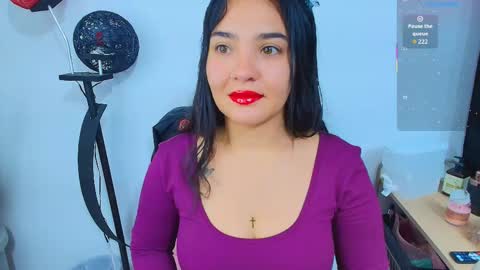    Independent model online show from 03.19.26