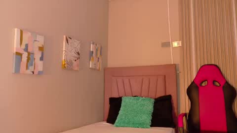 meli_peach online show from 11.23.25