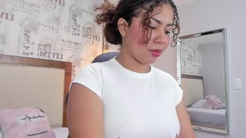 Snapshot of melinamartins chatting on 01.27.25 M E L I N A online show from 01.27.25
