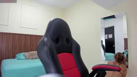 Snapshot of melinamartins chatting on 10.04.25 M E L I N A online show from 10.04.25