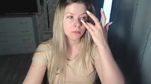 Melissa  Ray online show from 02.05.25