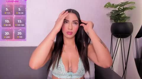 Snapshot of melissa__saenz_ chatting on 05.29.26 M E L I S S A online show from 05.29.26