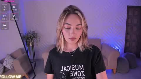 Snapshot of melissamoore_ chatting on 11.11.25 Call me Meli online show from 11.11.25