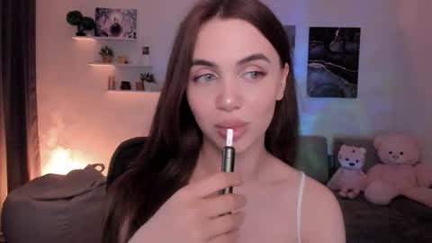 Snapshot of mellifluoustess chatting on 06.25.26 Tessa online show from 06.25.26