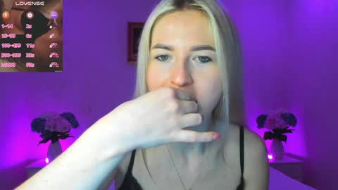 Snapshot of mellina_tey chatting on 12.03.24 Mellina online show from 12.03.24