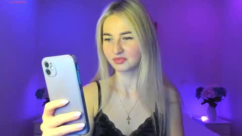 Snapshot of mellina_tey chatting on 02.09.25 Mellina online show from 02.09.25