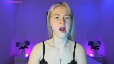 Snapshot of mellina_tey chatting on 03.08.25 Mellina online show from 03.08.25