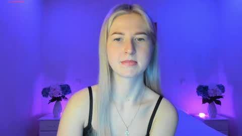 Snapshot of mellina_tey chatting on 03.10.25 Mellina online show from 03.10.25