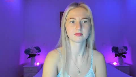 Snapshot of mellina_tey chatting on 03.11.25 Mellina online show from 03.11.25