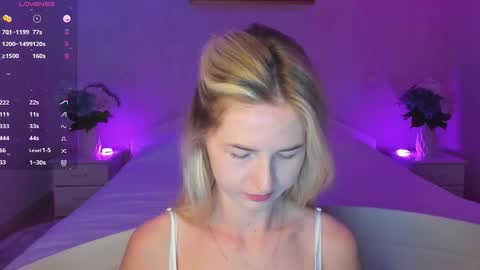 Snapshot of mellina_tey chatting on 09.08.25 Mellina online show from 09.08.25