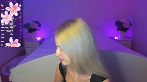 Snapshot of mellina_tey chatting on 10.13.25 Mellina online show from 10.13.25