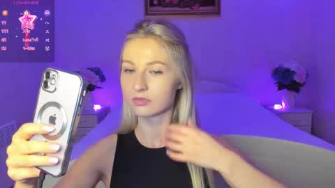 Snapshot of mellina_tey chatting on 11.19.25 Mellina online show from 11.19.25