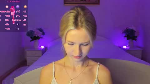 Snapshot of mellina_tey chatting on 11.21.25 Mellina online show from 11.21.25
