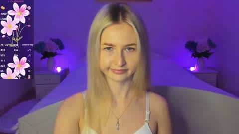 Snapshot of mellina_tey chatting on 12.20.25 Mellina online show from 12.20.25