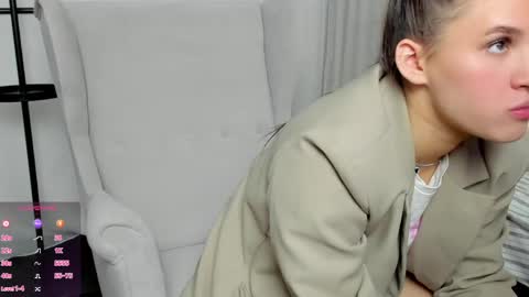 Snapshot of mellisamckeel chatting on 04.21.26 Lia online show from 04.21.26