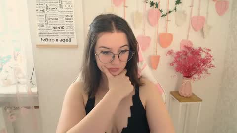 Snapshot of mellonmayre chatting on 02.19.25 mellonmayre online show from 02.19.25