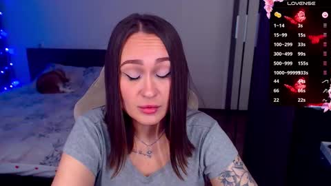 Snapshot of mellovell chatting on 10.31.25 Mel online show from 10.31.25