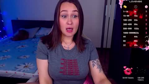 Snapshot of mellovell chatting on 11.07.25 Mel online show from 11.07.25