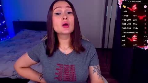 Snapshot of mellovell chatting on 11.09.25 Mel online show from 11.09.25