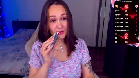 Snapshot of mellovell chatting on 11.20.25 Mel online show from 11.20.25