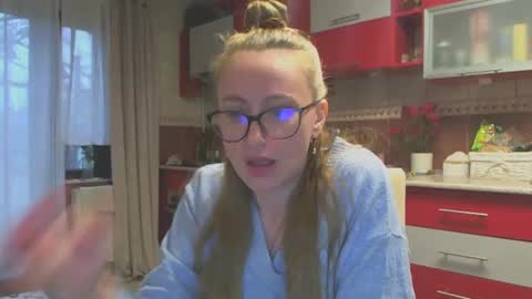 Melly online show from 02.08.25